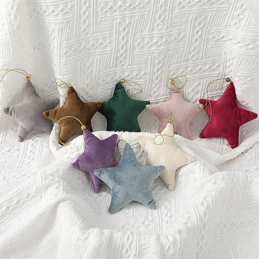 Estrellas de terciopelo de lujo: Adornos navideños para una decoración festiva elegante. 